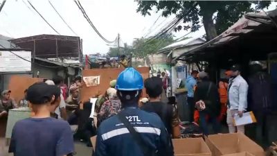 Rumahnya Digusur tanpa Kompensasi, Warga Pejompongan Histeris