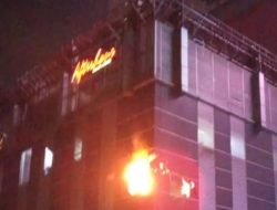 Seorang Karyawan Terluka dalam Kebakaran Kedai Kopi Poins Square Mall