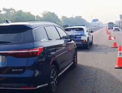 Tol Japek Macet Parah Pagi Ini! Polisi Berlakukan Contraflow di KM 55-65