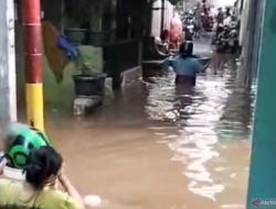 Jakarta Dikepung Banjir Lagi! Permukiman Kebon Pala Terendam Hingga Nyaris 1,5 Meter