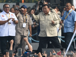 Momen Lucu May Day di Monas: Mayor Teddy Curi Perhatian, Prabowo Beri Celetukan Menohok
