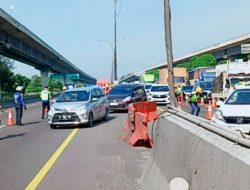 Volume Kendaraan ke Arah Trans Jawa Membludak, Polisi Buka Opsi Contraflow di Tol Japek