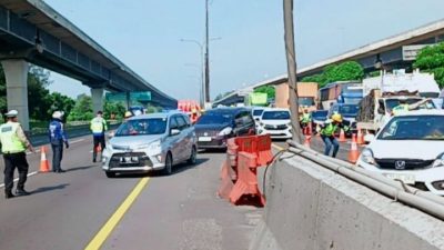 Volume Kendaraan ke Arah Trans Jawa Membludak, Polisi Buka Opsi Contraflow di Tol Japek