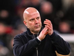 Kopites Harap Bersabar, Arne Slot Pede Banget Nggak Bakal Hengkang dari Anfield!