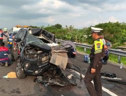Kecelakaan Maut di Tol Paspro! Mobil Anggota DPR Tabrak Truk, 2 Staf Tewas