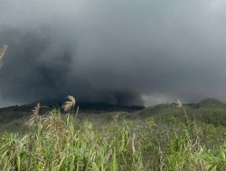 Detik-detik Erupsi Gunung Dukono Semburkan Abu 10 Km, 3 Pendaki Tewas Termasuk WNA Singapura