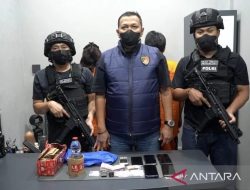 Polda Metro Jaya Tangkap Sepasang Kekasih Pengedar Sabu di Jakbar