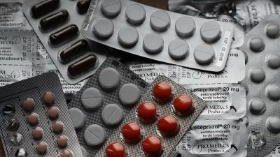 Kamuflase Culas Pengedar Obat Keras di Jakbar: Buka Toko Plastik, Isinya Tramadol-Hexymer