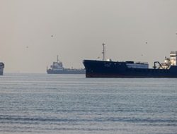 Iran Bersumpah Serang Semua Kapal Nekat Melintasi Selat Hormuz