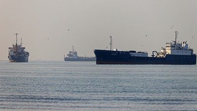 Iran Bersumpah Serang Semua Kapal Nekat Melintasi Selat Hormuz