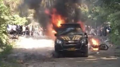 Amuk Massa di Huamual Maluku Dipicu Kasus Pelecehan, Kendaraan Dinas Polisi Jadi Sasaran