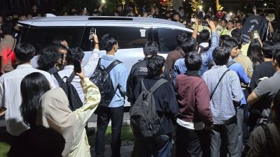 Pejabat Dievakuasi saat Diskusi di UGM, Mahasiswa: Mereka Menghindar, Makanya Dikejar