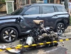 Pemotor Tewas usai Ditabrak Mobil yang Hilang Kendali di Jaktim