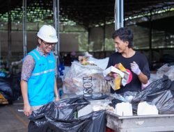 Gandeng Waste4Change-Eco Touch, PLN EPI Sulap Ratusan Kilo Sampah dan Baju Bekas Jadi Cuan Lingkungan