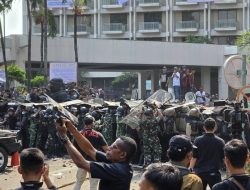 Eksekusi Lahan GBK Memanas, Massa Penolak Pengosongan Eks Hotel Sultan Diamankan