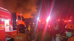 Kebakaran Mencekam 7 Jam di Kemayoran Gempol: 3 Warga Luka, Ratusan Rumah Jadi Arang