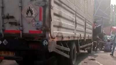 Tabrakan Maut Truk Boks vs Sejumlah Motor di Bekasi: 1 Tewas-5 Luka