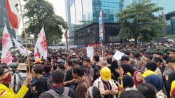 Massa Aksi Kepung Bundaran HI, Lalin Sudirman Arah Monas Macet Total
