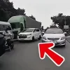 Detik-detik Menegangkan Istri Kejar Truk Boks yang Bawa Suaminya Gelantungan Masuk Tol Cibubur