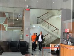 Resmi Ditahan KPK! Wamen Imipas Silmy Karim Keluar Pakai Rompi Oranye dan Tangan Terborgol