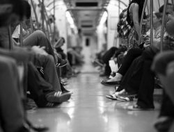 KCI Buka Suara Soal Video Viral Penumpang KRL Diseret Keluar Petugas di Pasar Minggu Baru