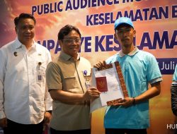 Kemenhub Bagi-bagi Ratusan Life Jacket hingga Ribuan Buku Pelaut Bebas Biaya di Muara Angke