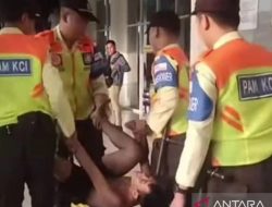 Sudinsos Jakbar Amankan Pria yang Diduga ODGJ di Stasiun Duri