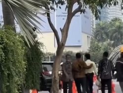 Misteri KTA Pengemudi Alphard dan Aksi Sujud Satpam Bundaran HI, Polisi Turun Tangan!