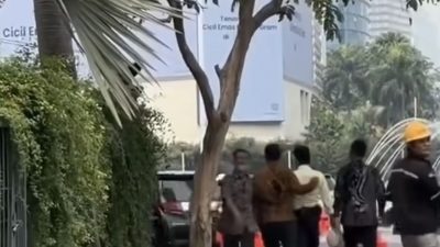 Misteri KTA Pengemudi Alphard dan Aksi Sujud Satpam Bundaran HI, Polisi Turun Tangan!