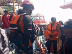 Tim Gabungan Evakuasi 150 Penumpang Kapal Rusak dari Perairan Pulau Pari
