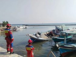 Gulkarmat Evakuasi Kapal Karam di Perairan Pulau Pari