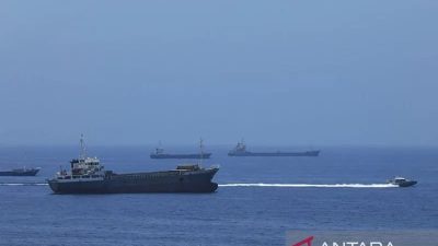 Tanker Meledak saat Berusaha Lewat Selat Hormuz Penuh Ranjau