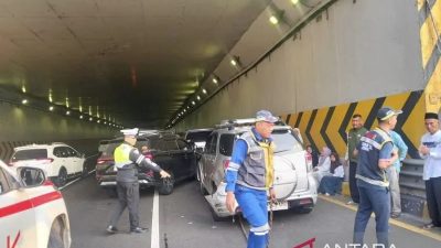 Empat Mobil terlibat Kecelakaan Beruntun di Tol JORR Pasar Rebo