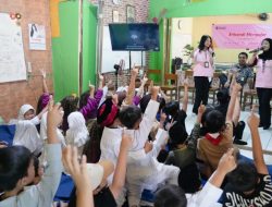 Momen Menginspirasi Srikandi PLN EPI Mengajar Anak-anak MI Soal Rahasia Energi