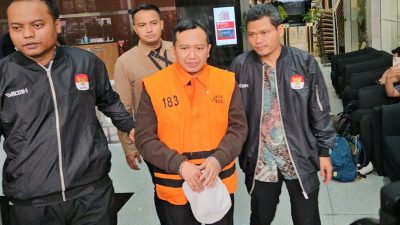 Bungkam Saat Keluar Pakai Rompi Oranye, Anggota DPRD Jatim Resmi Dijebloskan ke Tahanan KPK