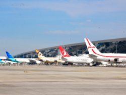 Pesawat Terbesar di Dunia Airbus A380 Emirates Bakal Mendarat Perdana di Bandara Soetta!