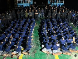 Dikawal Ketat Lewat Laut dan Darat, Ratusan Napi Risiko Tinggi Dijebloskan ke Nusakambangan