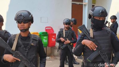 Dikawal Brimob Bersenjata Lengkap, Tersangka Korupsi Don Ritto Resmi Diserahkan ke Kejagung