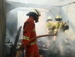 75 Personel Padamkan Kebakaran Rumah di Pondok Labu