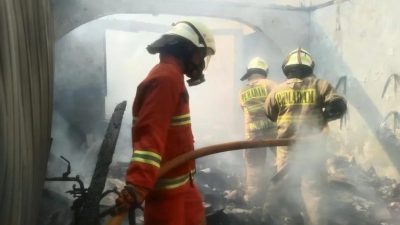 75 Personel Padamkan Kebakaran Rumah di Pondok Labu