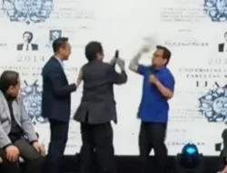 Panas! Debat Ijazah Jokowi Berujung Ricuh, Roy Suryo Dipukul Halim Darmawan, Refly Harun Naik Pitam