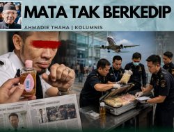 Mata Tak Berkedip di Pintu Negeri