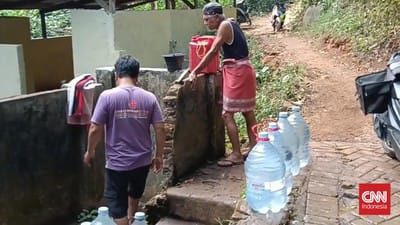 Kemarau Panjang, Warga Pingku Bogor Tempuh 4 Kilometer Demi Air Bersih
