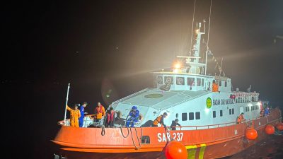KM Bunda Maria Kandas di Perairan Paceda Malut, 152 Penumpang & ABK Selamat!