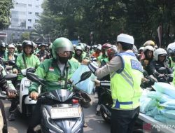 Pererat Silaturahmi, Polda Metro Jaya Bagikan 250 Paket Sembako Untuk Ojol