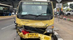 Pemotor Tewas Akibat Tertabrak Truk Terobos Lampu Merah di Pasar Rebo