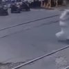 Terekam CCTV! Wanita Berbaju Putih Tersambar KRL di Kembangan Usai Menerobos Rel