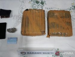 Polisi Tangkap Pengedar 2 Kg Ganja Bermodus Kirim Gosend di Jaktim