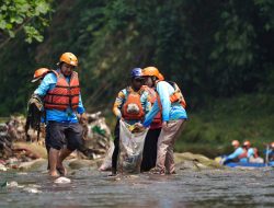 Peringati Hari Ozon dan Hari Sungai, PLN EPI Tanam 100 Pohon dan Angkat 715 Kg Sampah di Karadenan