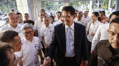 Bungkam Usai Dicopot Prabowo, Purbaya Tebar Senyum di Acara Sertijab Menkeu Suahasil